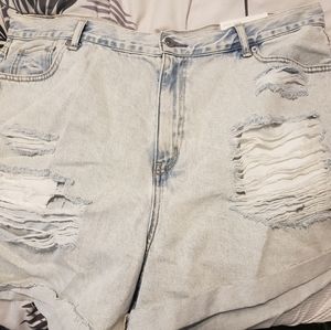 NWTAmerican Eagle Light Wash Distressed Mom Shorts
